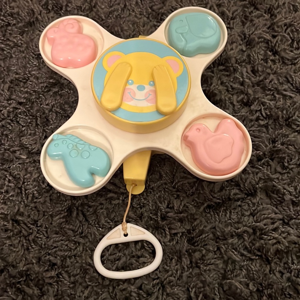 Vintage 1982 Tomy Go To Sleep Little Baby Plastic Musical Crib Toy peek a boo